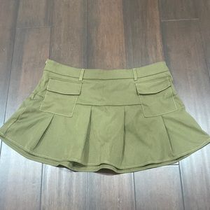 green micro skirt [SIZE: L]